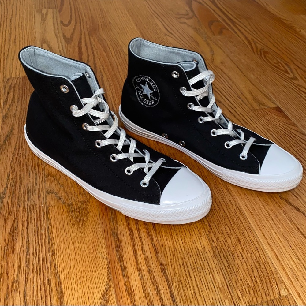 Converse Chuck Taylor 2 - High Top - Size 8.5